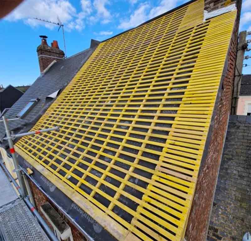 Charpente et traitement des bois - LE BON COUVREUR 77 : artisan charpentier couvreur sur Meaux et la Seine-et-Marne (77) : Pose de charpente : traditionnelle, à fermettes … du massif au lamellé-collé. Traitement des boiseries.  …Traitement des bois, boiseries charpente ...  intervention sur Meaux et la Seine-et-Marne (77)