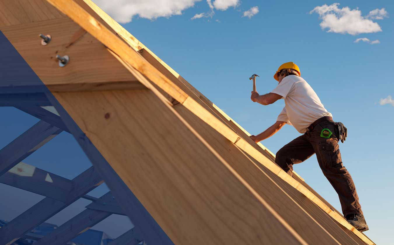 Charpente et traitement des bois - LE BON COUVREUR 77 : artisan charpentier couvreur sur Meaux et la Seine-et-Marne (77) : Pose de charpente : traditionnelle, à fermettes … du massif au lamellé-collé. Traitement des boiseries.  …Traitement des bois, boiseries charpente ...  intervention sur Meaux et la Seine-et-Marne (77)