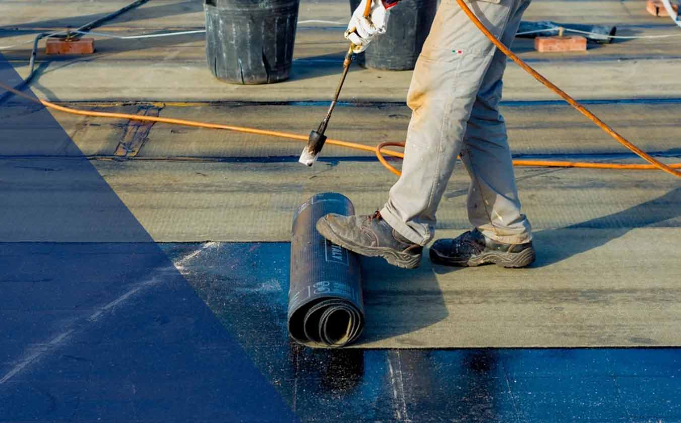 Étanchéité toit plat terrasse - LE BON COUVREUR 77 étancheur sur Meaux et la Seine-et-Marne 77. Etanchéité toit terrasse, toit plat par membrane bitumeuse ( en bitume goudronné ). Isolation toiture et combles. Artisan couvreur étancheur sur Meaux et la Seine-et-Marne 77