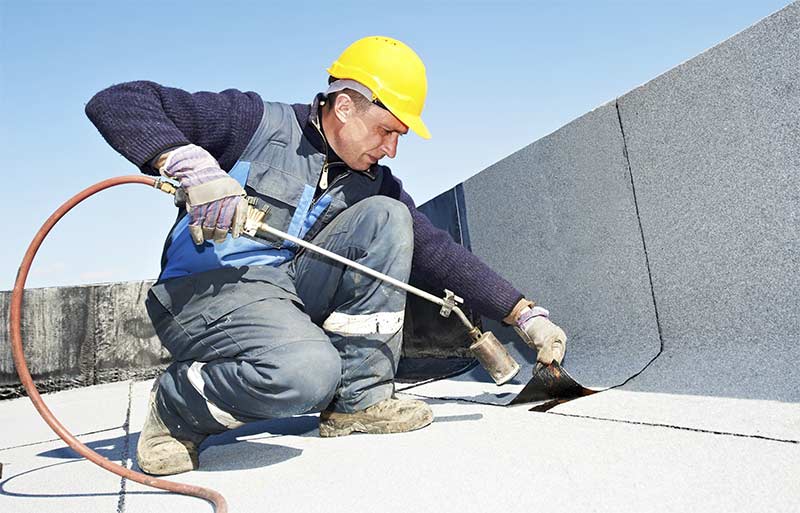 Étanchéité toit plat terrasse - LE BON COUVREUR 77 étancheur sur Meaux et la Seine-et-Marne 77. Etanchéité toit terrasse, toit plat par membrane bitumeuse ( en bitume goudronné ). Isolation toiture et combles. Artisan couvreur étancheur sur Meaux et la Seine-et-Marne 77