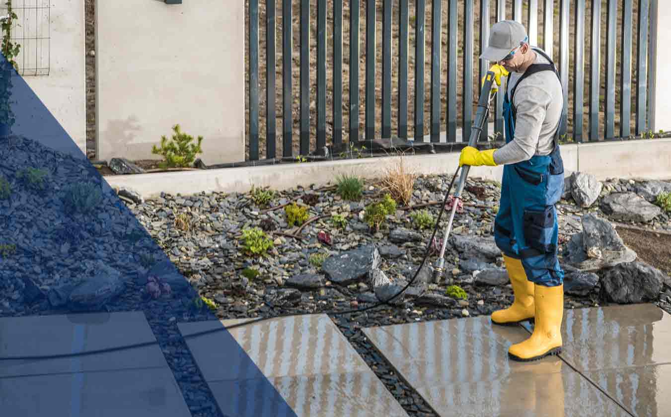 Nettoyage des extérieurs - LE BON COUVREUR 77 : Nettoyage des extérieurs et traitement anti-mousse : dallage, pavé, allée, muret, terrasse … Intervention sur Meaux et la Seine-et-Marne (77)