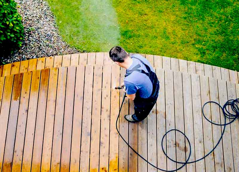 Nettoyage des extérieurs - LE BON COUVREUR 77 : Nettoyage des extérieurs et traitement anti-mousse : dallage, pavé, allée, muret, terrasse … Intervention sur Meaux et la Seine-et-Marne (77)