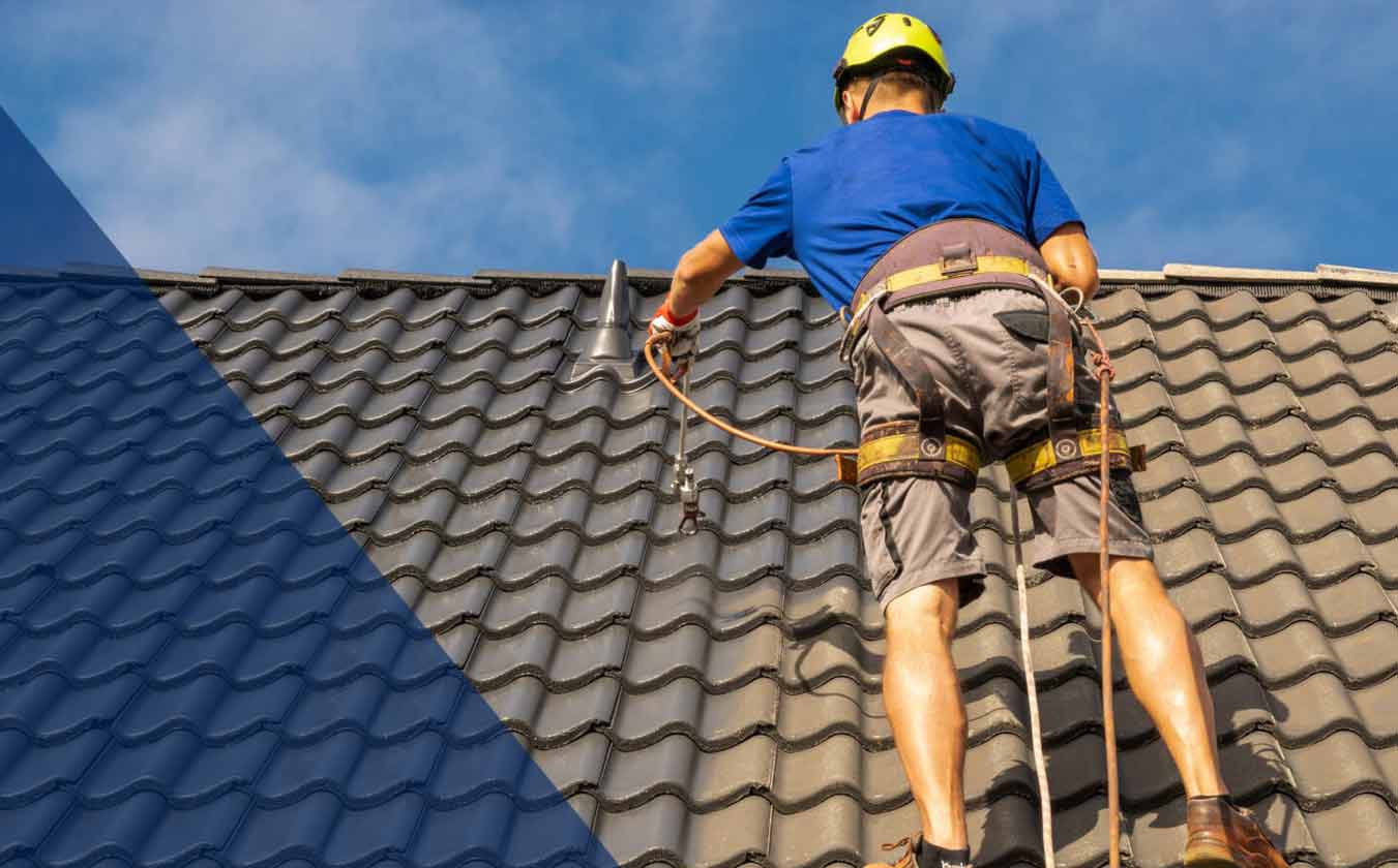 Nettoyage toiture - LE BON COUVREUR 77 à Meaux en Seine-et-Marne : nettoyage, démoussage, traitement anti-mousse toiture. Application d’un revêtement peinture hydrofuge coloré sur toit. Intervention sur Meaux et toute la Seine-et-Marne (77)