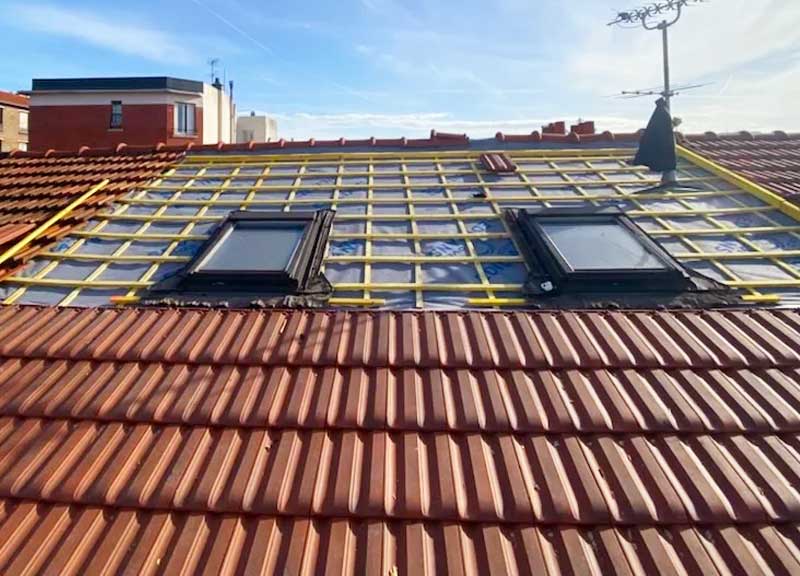 LE BON COUVREUR 77 Entreprise de couverture à Meaux en Seine-et-Marne (77) : couverture, zinguerie, entretien toiture : nettoyage, démoussage et peinture hydrofuge toiture, étanchéité toit plat terrasse, isolation toiture et combles, charpente et traitement des bois de charpente, nettoyage ravalement peinture façade, imperméabilisation façade et nettoyage des extérieurs dans toute la Seine-et-Marne (77)