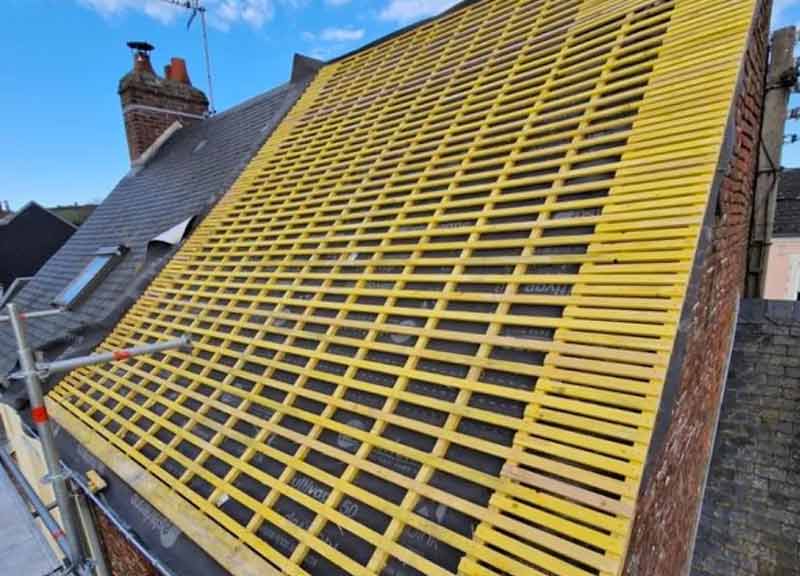 LE BON COUVREUR 77 Entreprise de couverture à Meaux en Seine-et-Marne (77) : couverture, zinguerie, entretien toiture : nettoyage, démoussage et peinture hydrofuge toiture, étanchéité toit plat terrasse, isolation toiture et combles, charpente et traitement des bois de charpente, nettoyage ravalement peinture façade, imperméabilisation façade et nettoyage des extérieurs dans toute la Seine-et-Marne (77)