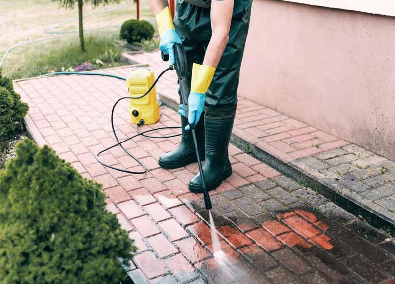 LE BON COUVREUR 77 Entreprise de couverture à Meaux en Seine-et-Marne (77) : couverture, zinguerie, entretien toiture : nettoyage, démoussage et peinture hydrofuge toiture, étanchéité toit plat terrasse, isolation toiture et combles, charpente et traitement des bois de charpente, nettoyage ravalement peinture façade, imperméabilisation façade et nettoyage des extérieurs dans toute la Seine-et-Marne (77)